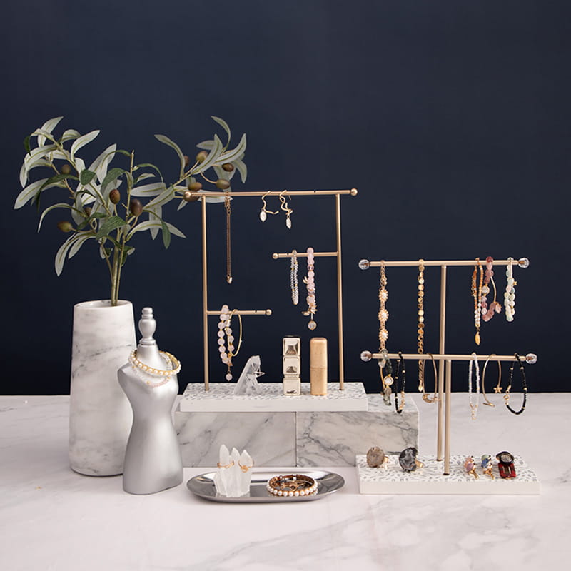 قفسه نگهداری جواهرات با پایه