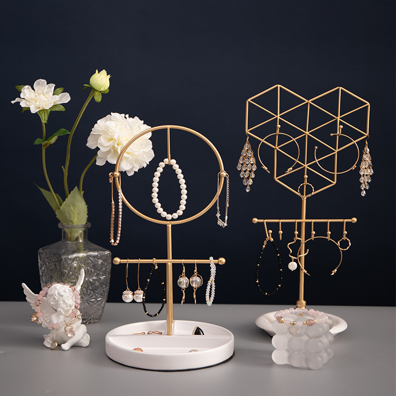 جا جواهر دستبند گردنبند فلزی